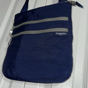 Baggallini multi pocket purse